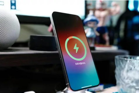 旌阳苹果15换屏服务分享用什么充电器给iPhone15充电更好 
